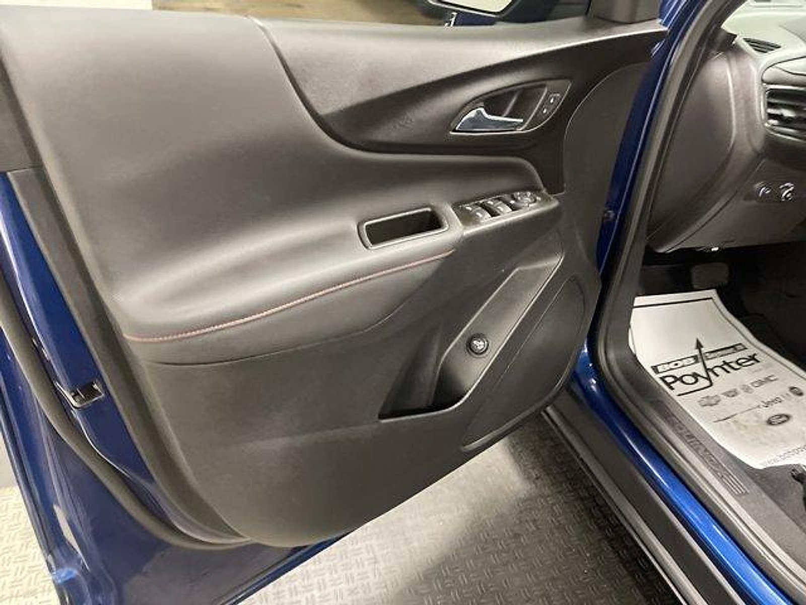 Used 2023 Chevrolet Equinox RS FWD image 8