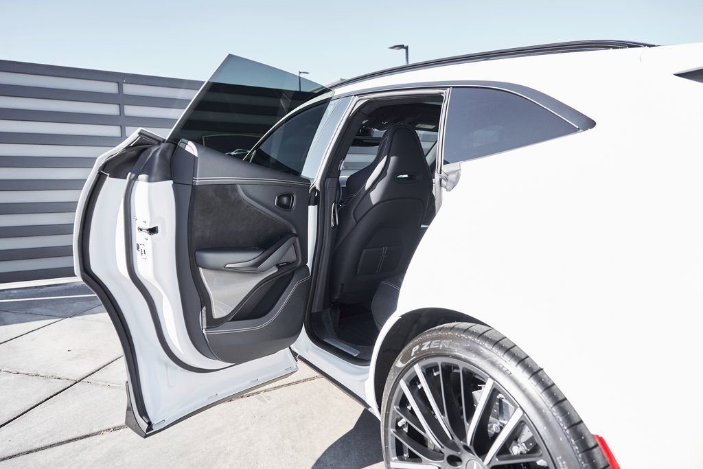 Used 2025 Aston Martin DBX 707 image 30