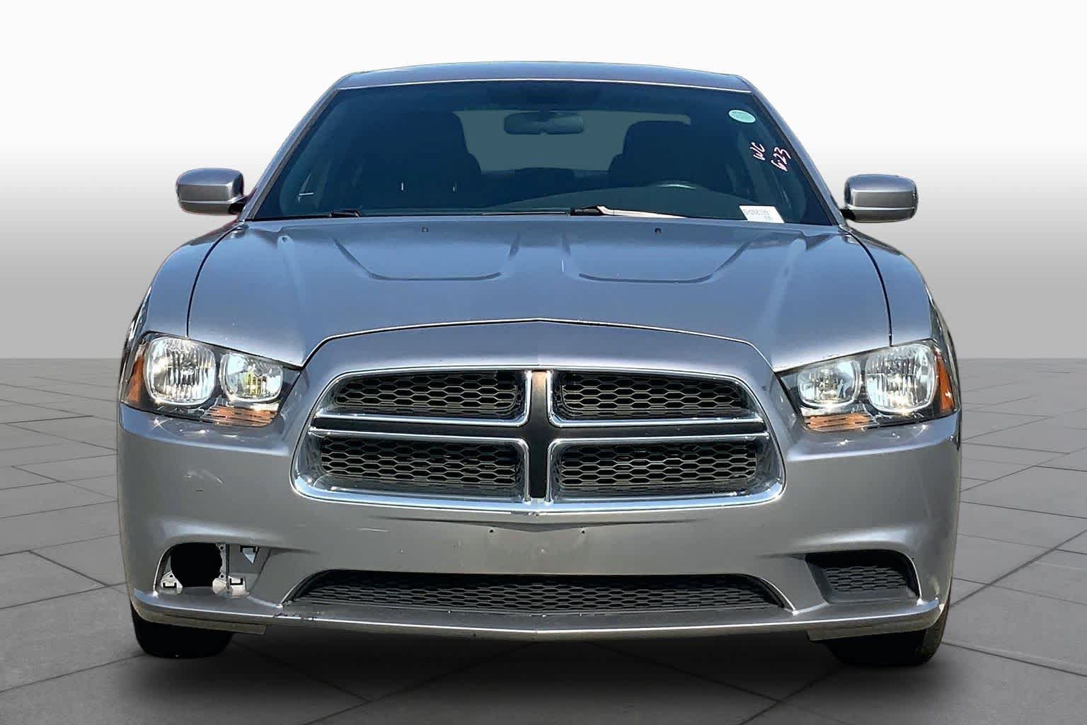 Used 2014 Dodge Charger SE RWD image 4