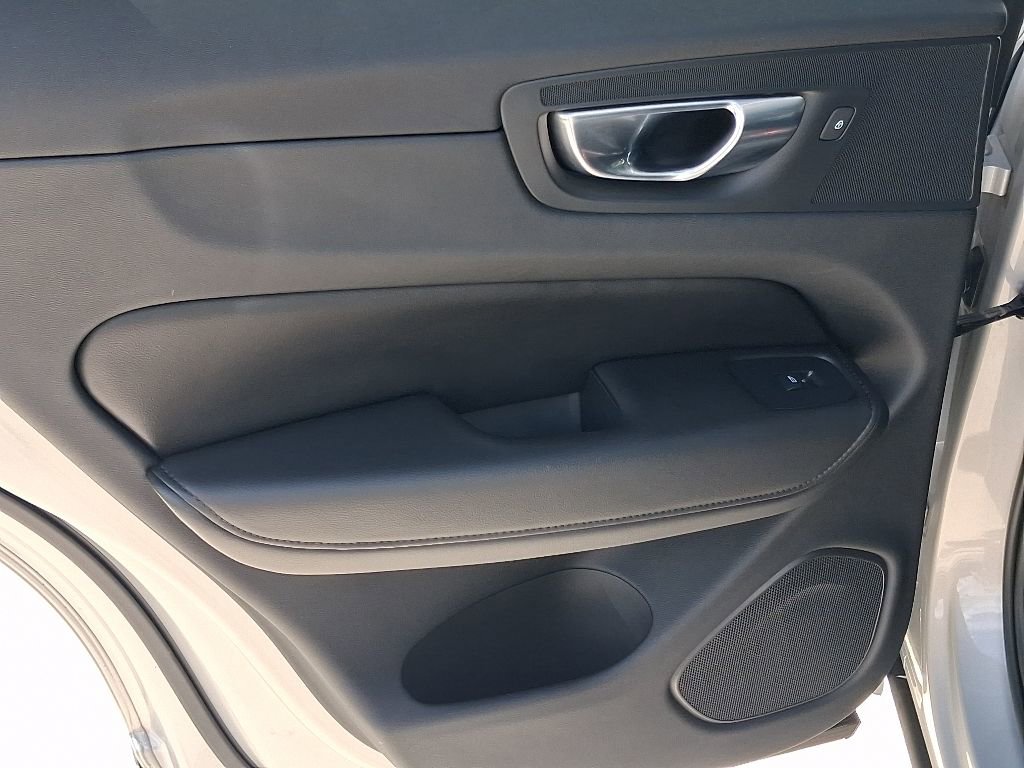 Used 2023 Volvo XC60 B5 Core w/ Protection Package Premier FWD image 9