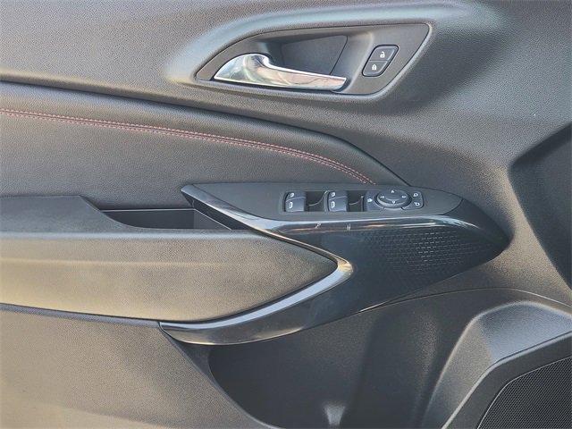 Used 2024 Chevrolet Trax RS w/ Sunroof Package image 23