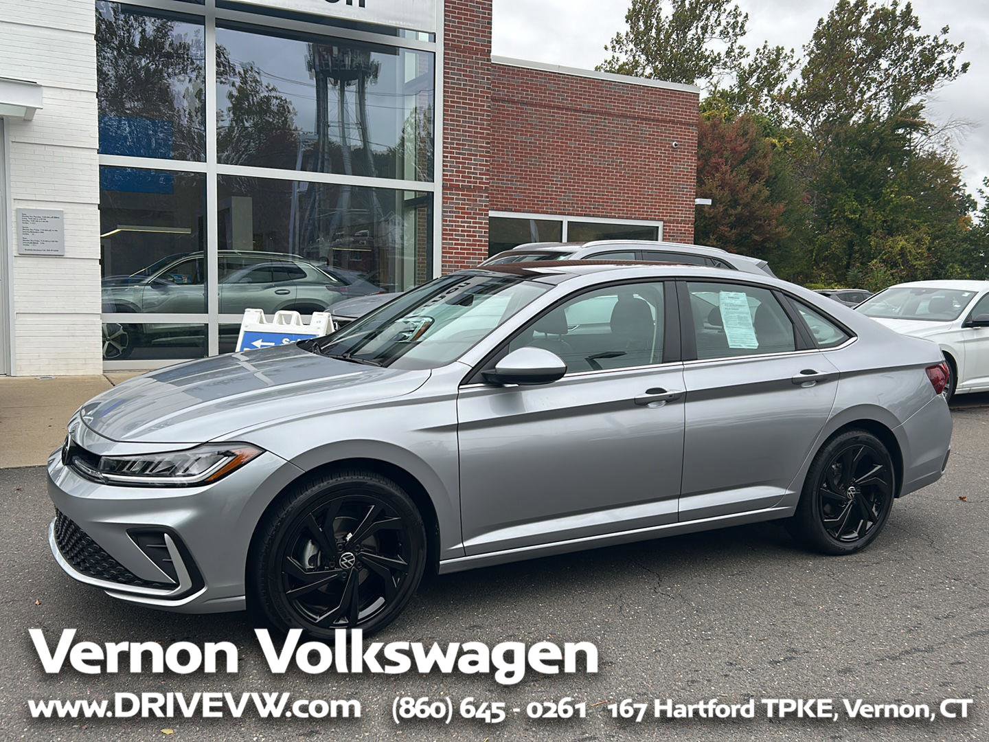 Used 2025 Volkswagen Jetta SE w/ Sunroof Package image 1