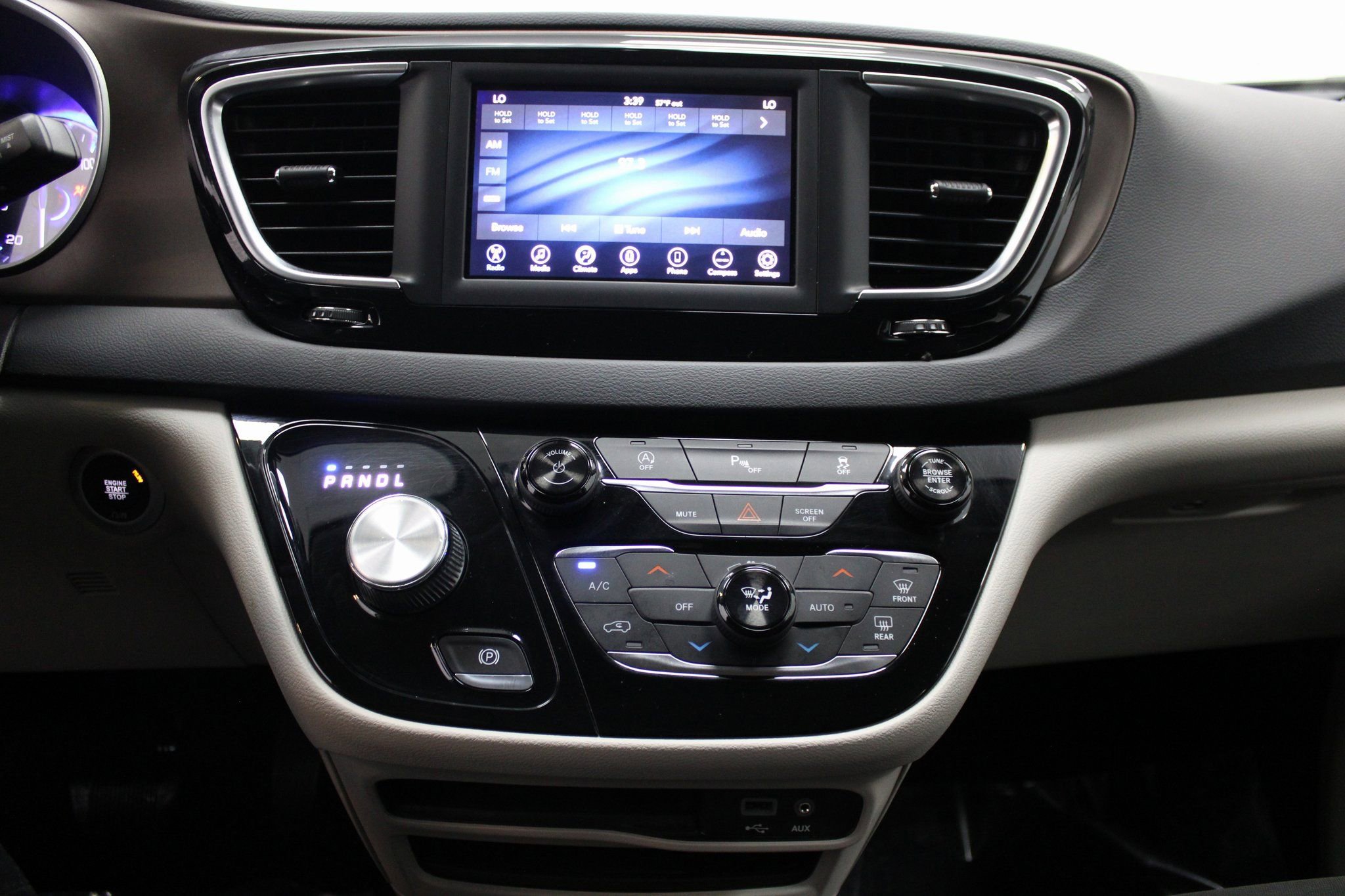 Used 2018 Chrysler Pacifica Touring Plus image 35