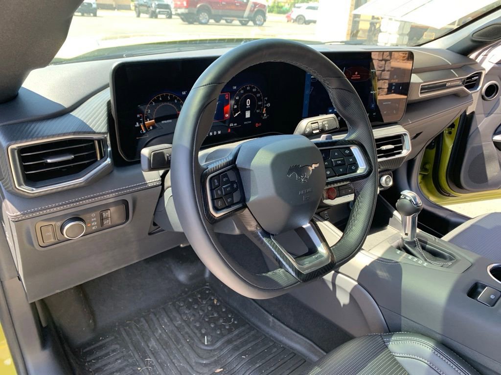 Used 2025 Ford Mustang GT Premium RWD image 33