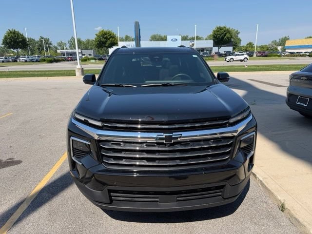 Used 2026 Chevrolet Traverse LT w/ Sun and Wheel Package AWD/4WD image 2
