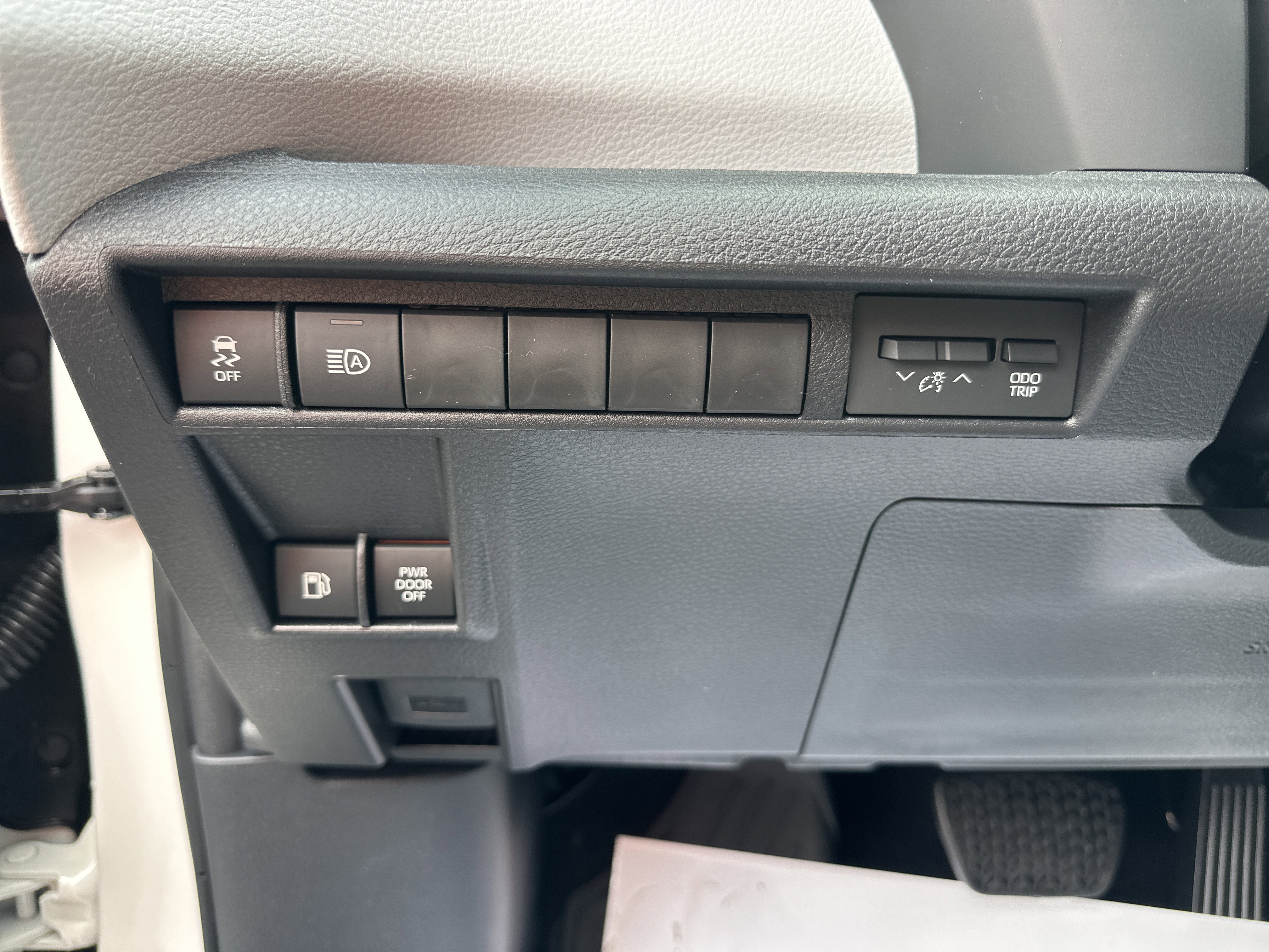 New 2025 Toyota Sienna LE image 9