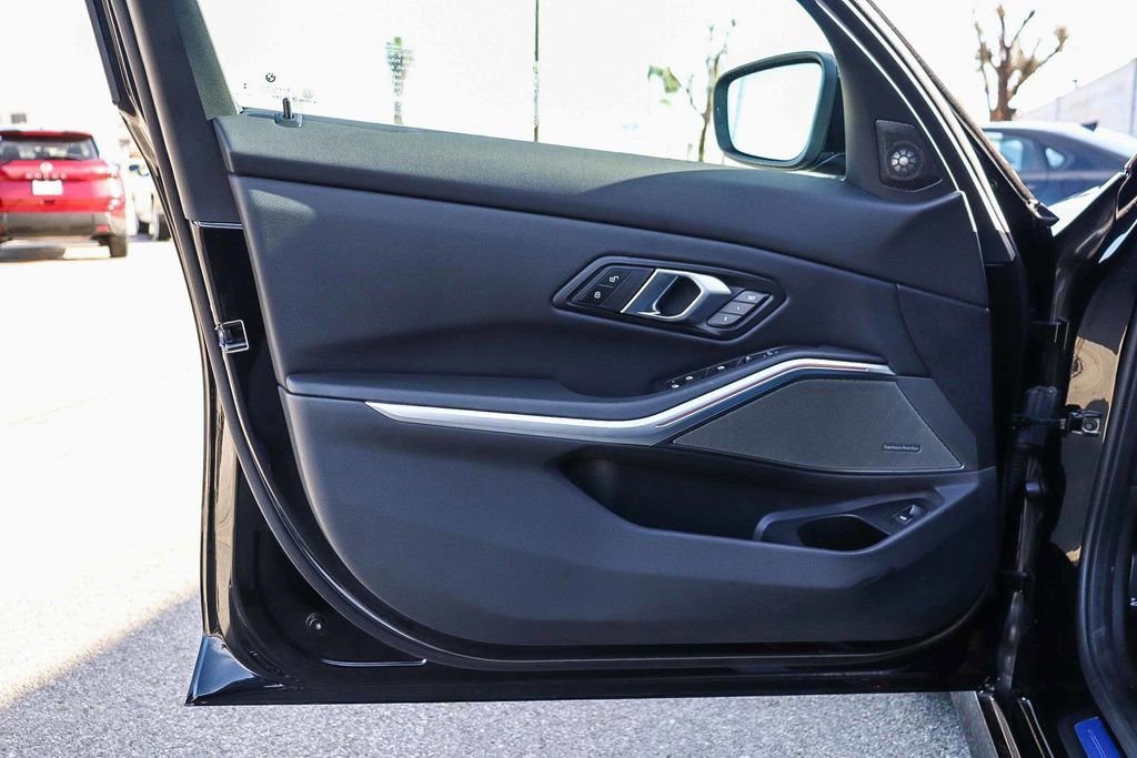 Used 2025 BMW 330i Sedan w/ Premium Package image 23