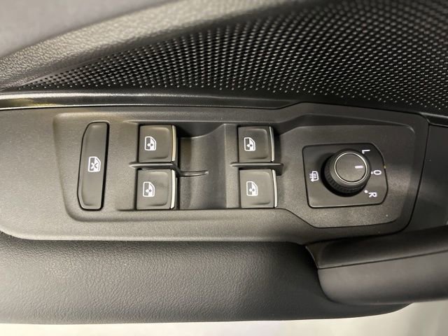 New 2026 Volkswagen Tiguan SE R-Line image 29