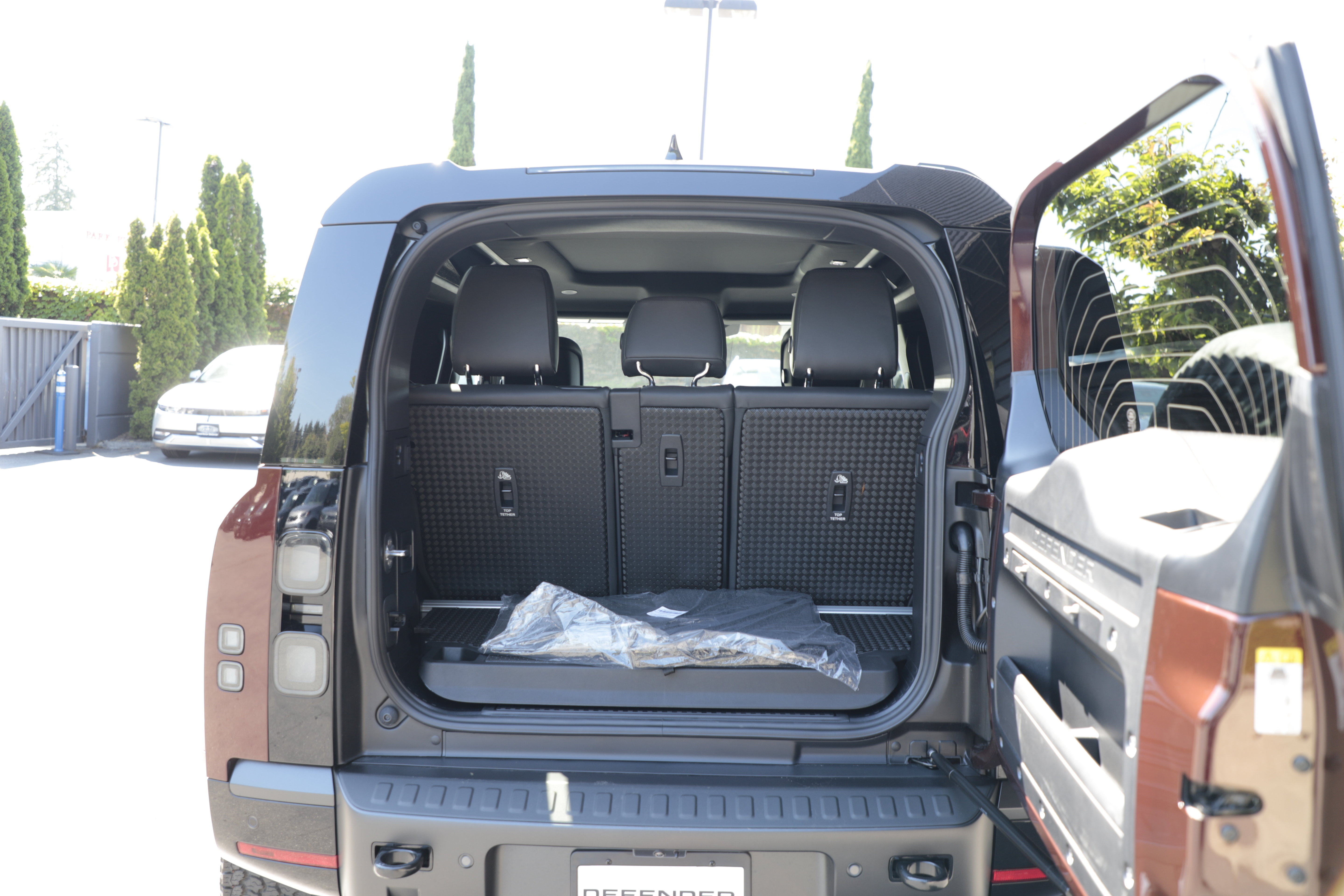 New 2026 Land Rover Defender 90 X-Dynamic SE AWD/4WD image 7