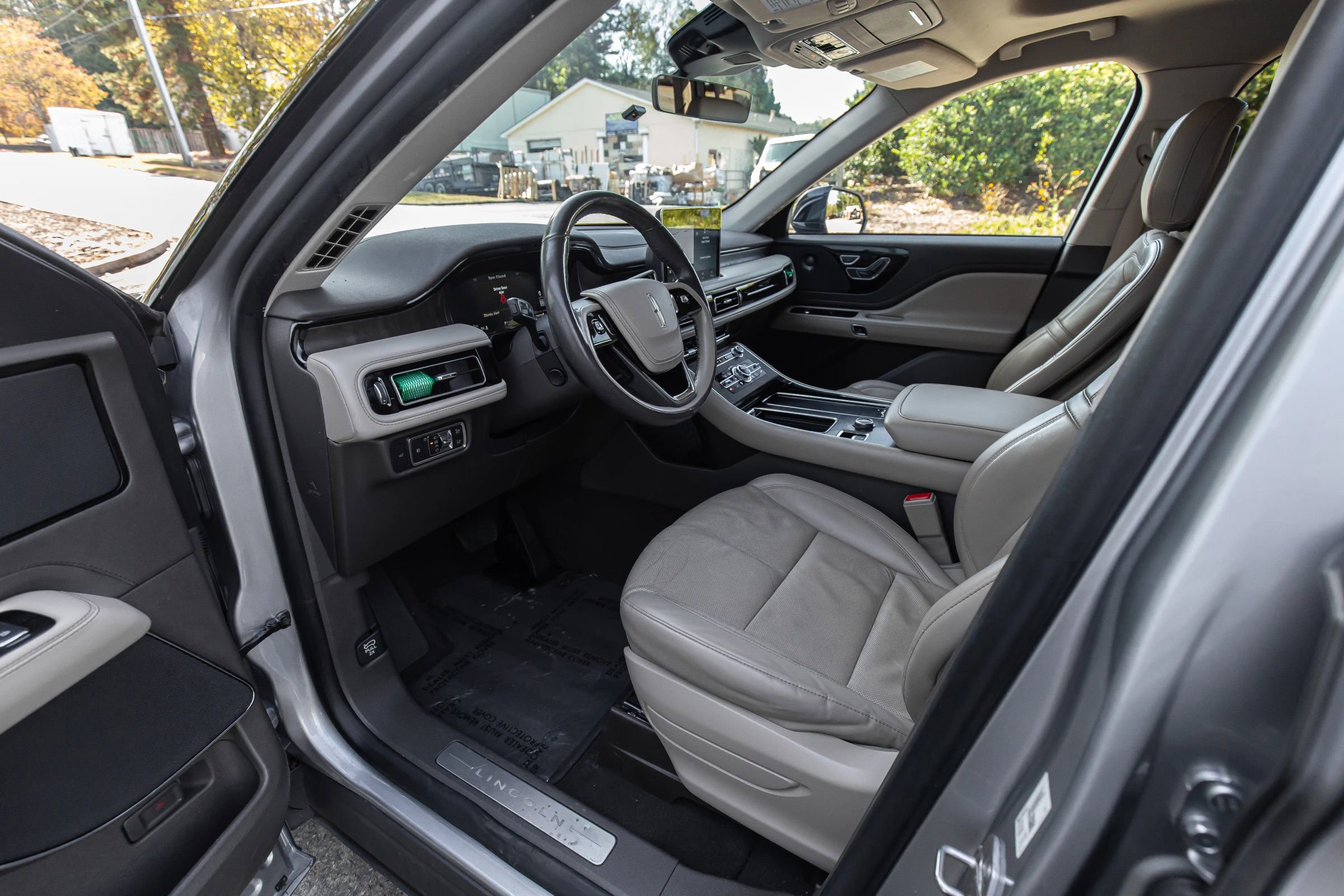 Used 2020 Lincoln Aviator Reserve w/ Equipment Group 201A image 17