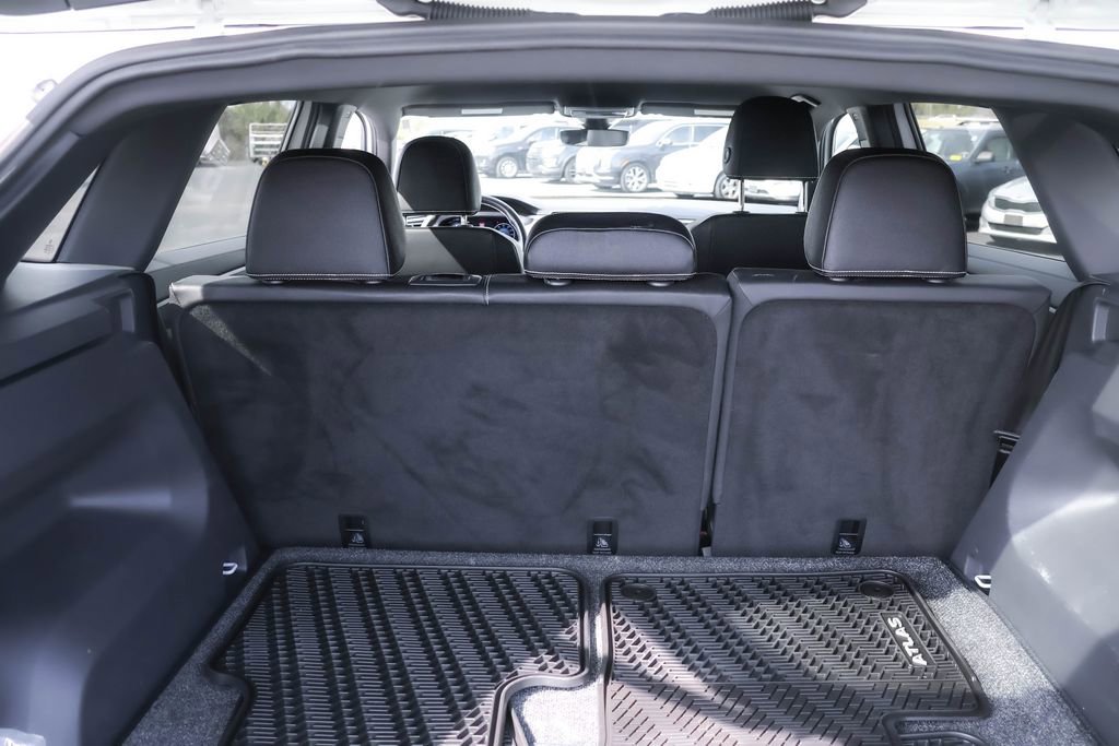 Certified 2025 Volkswagen Atlas Cross Sport SE image 29