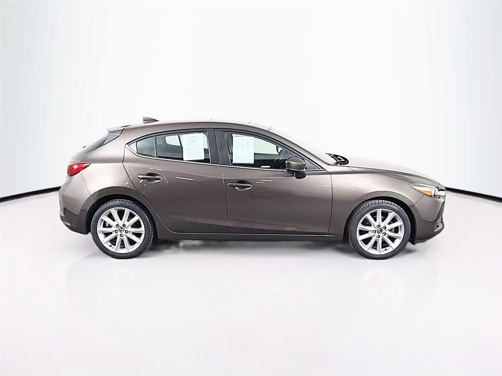 Used 2017 MAZDA MAZDA3 Grand Touring image 8
