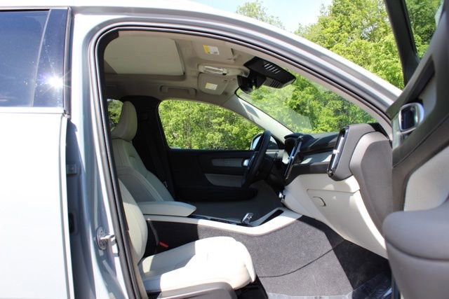 Certified 2024 Volvo XC40 B5 Ultimate w/ Climate Package AWD/4WD image 17