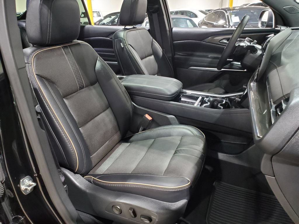 Used 2025 Chevrolet Traverse High Country FWD image 14