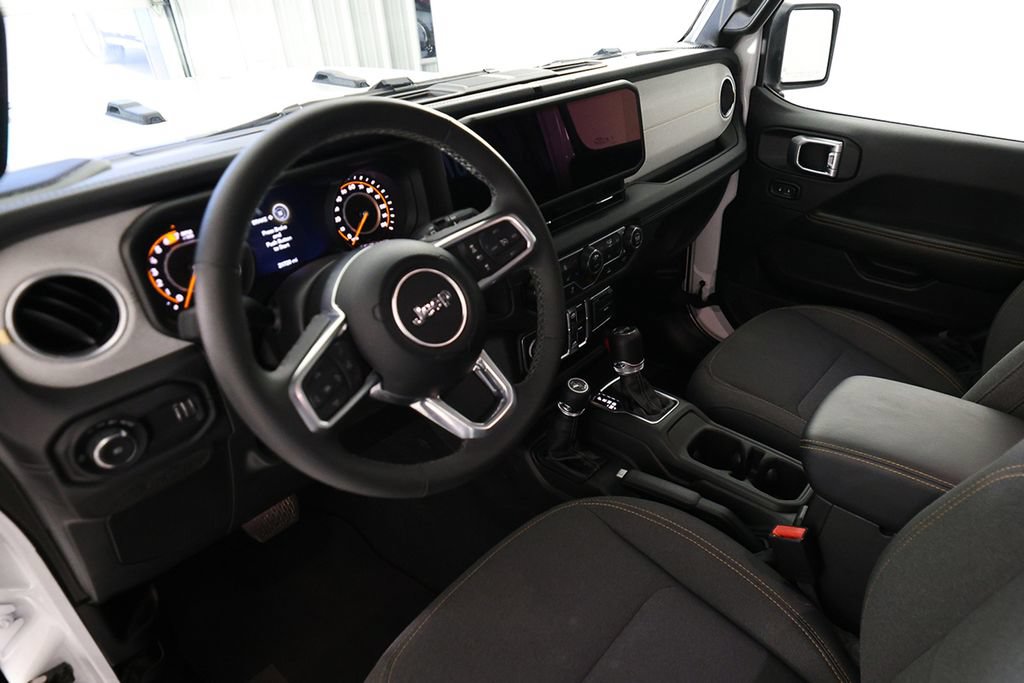 Used 2026 Jeep Wrangler Unlimited Sahara AWD/4WD image 16