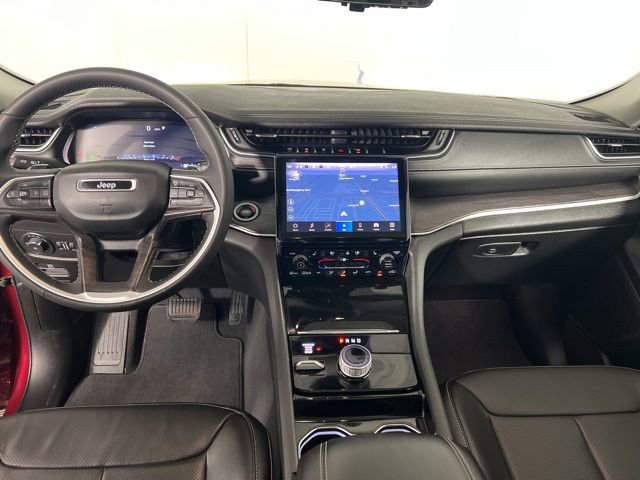 Used 2023 Jeep Grand Cherokee Limited w/ Luxury Tech Group II AWD/4WD image 27