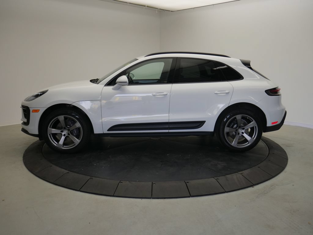 Certified 2023 Porsche Macan AWD/4WD image 2