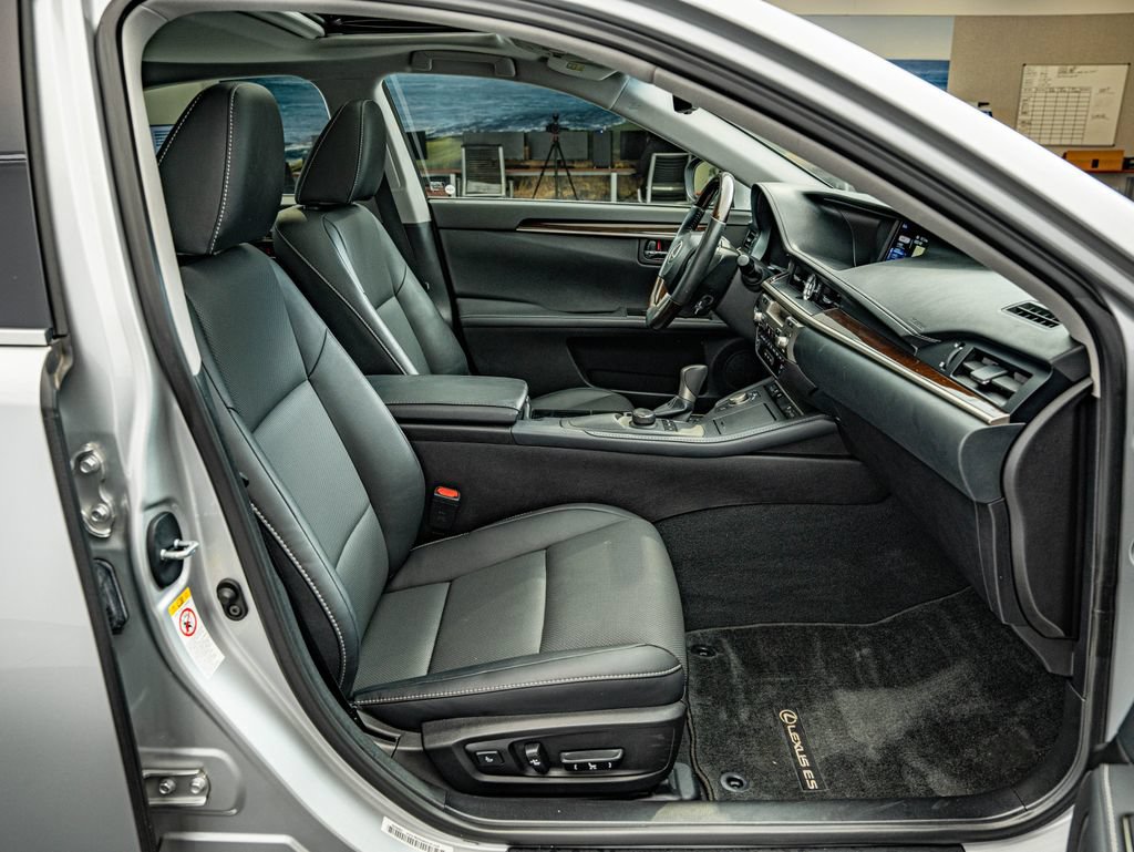Used 2018 Lexus ES 350 w/ Premier Package FWD image 37