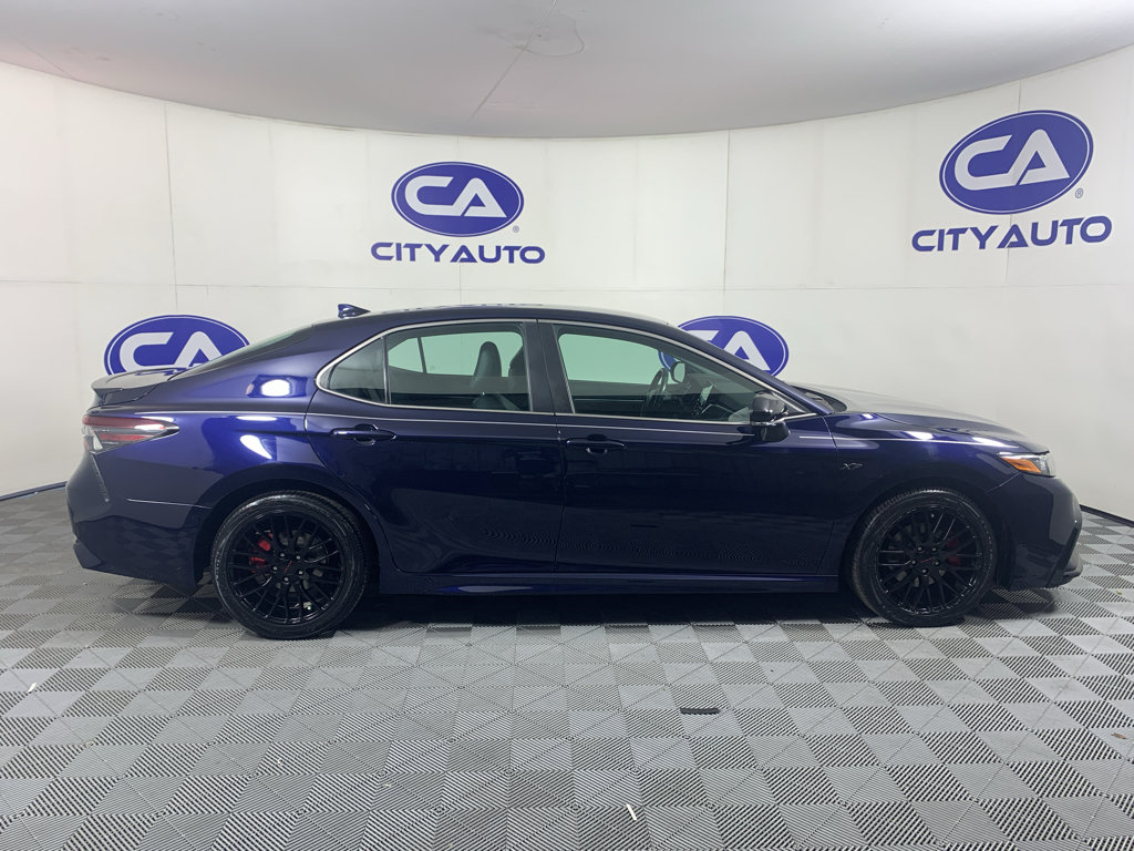 Used 2022 Toyota Camry SE FWD image 2