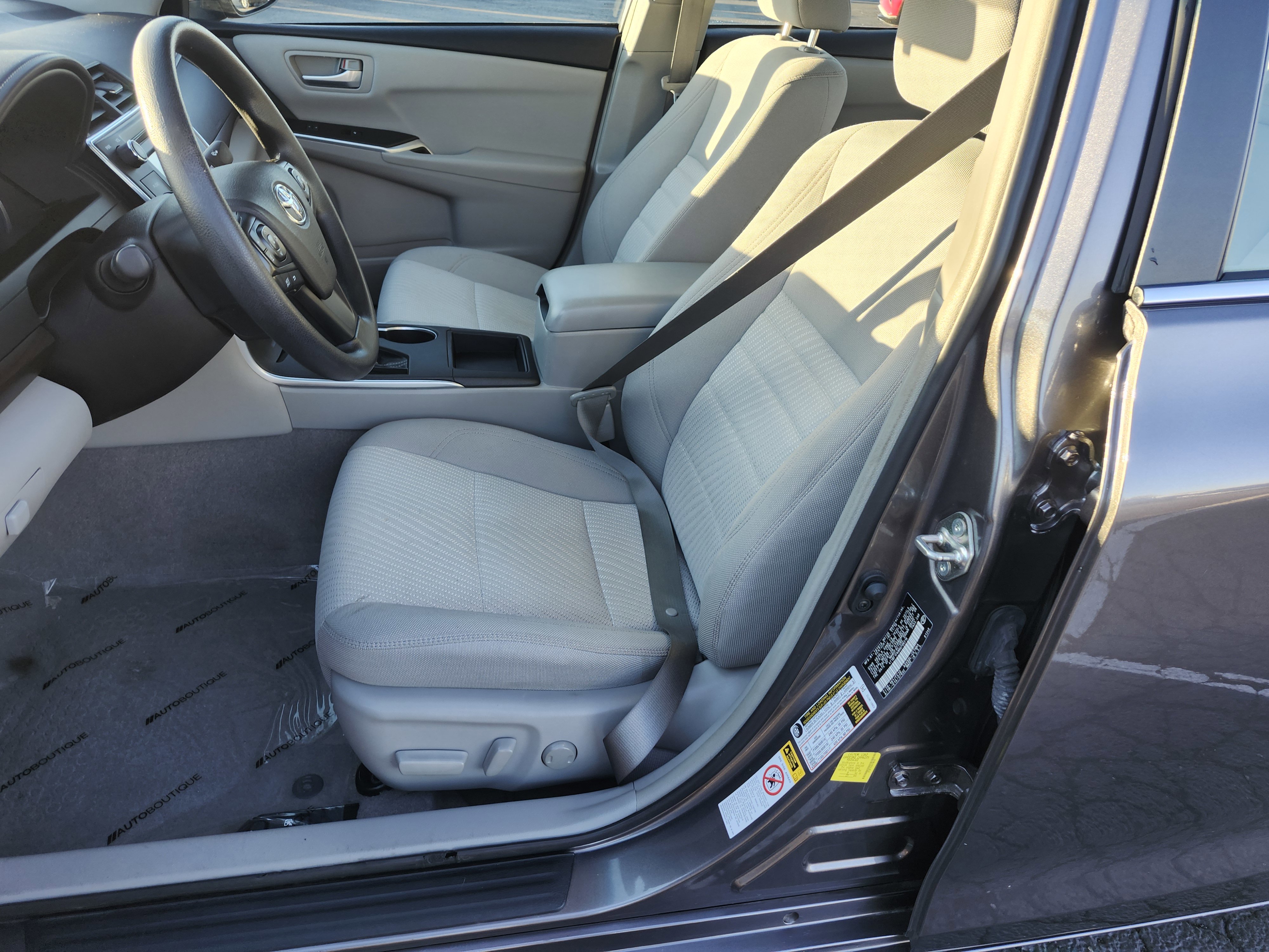 Used 2017 Toyota Camry LE image 20