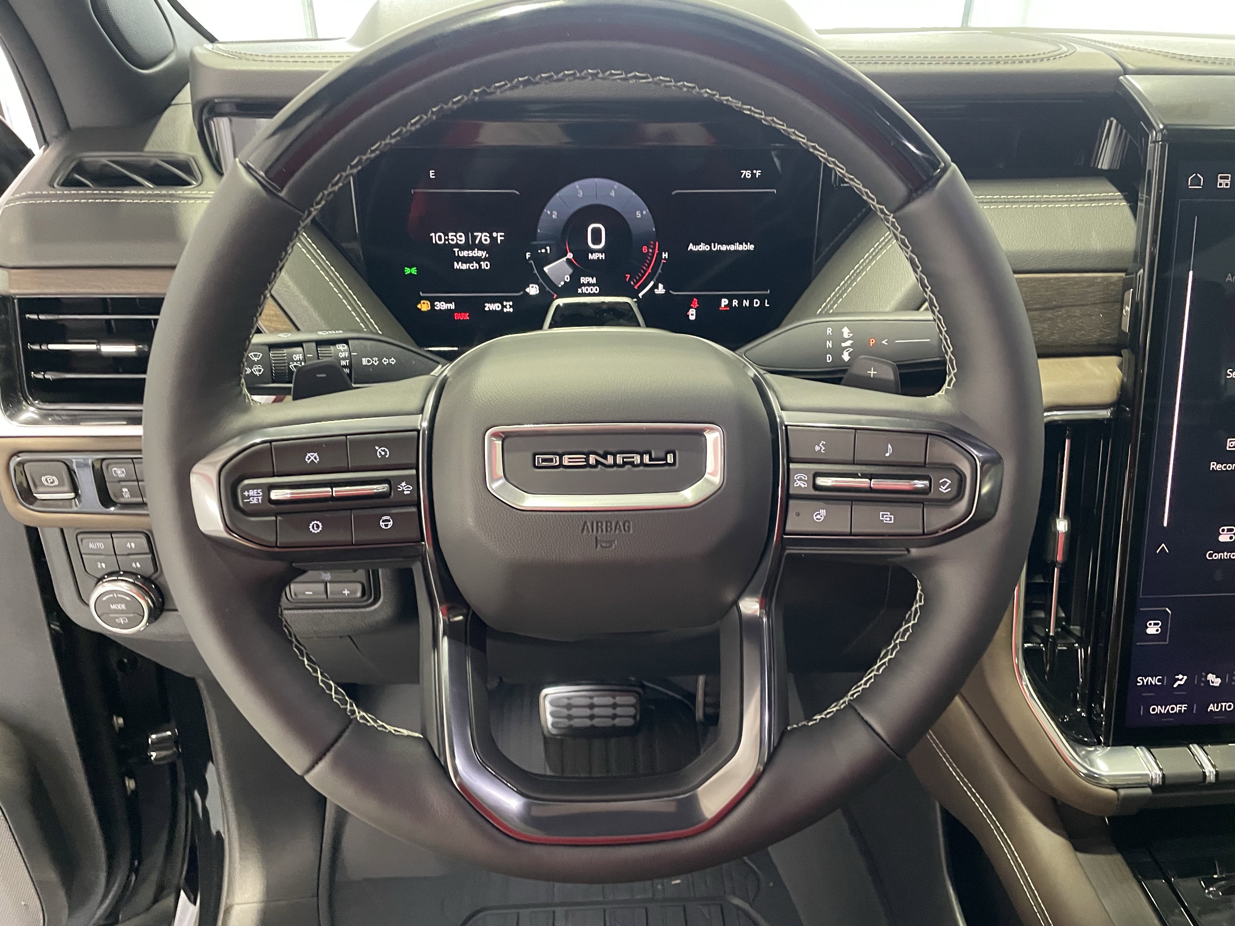 New 2026 GMC Yukon XL Denali Ultimate w/ LPO, Floor Liner Package AWD/4WD image 18
