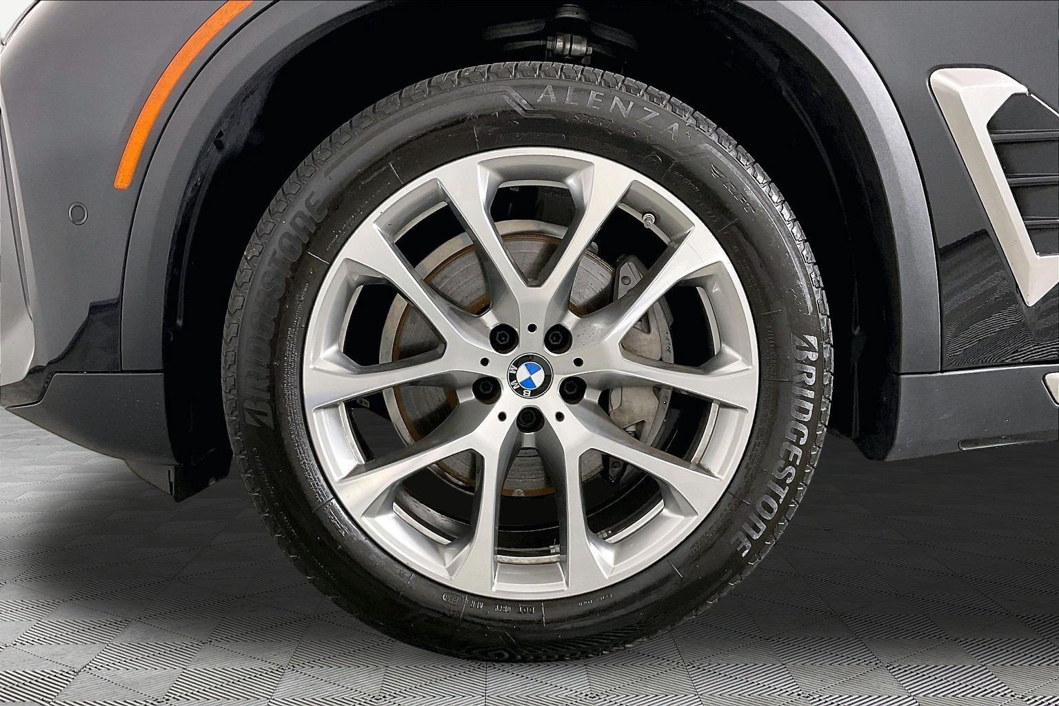 Used 2024 BMW X5 xDrive40i w/ Premium Package AWD/4WD image 11