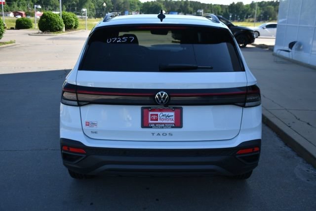 Used 2025 Volkswagen Taos SE w/ Taos MDO Package FWD image 4