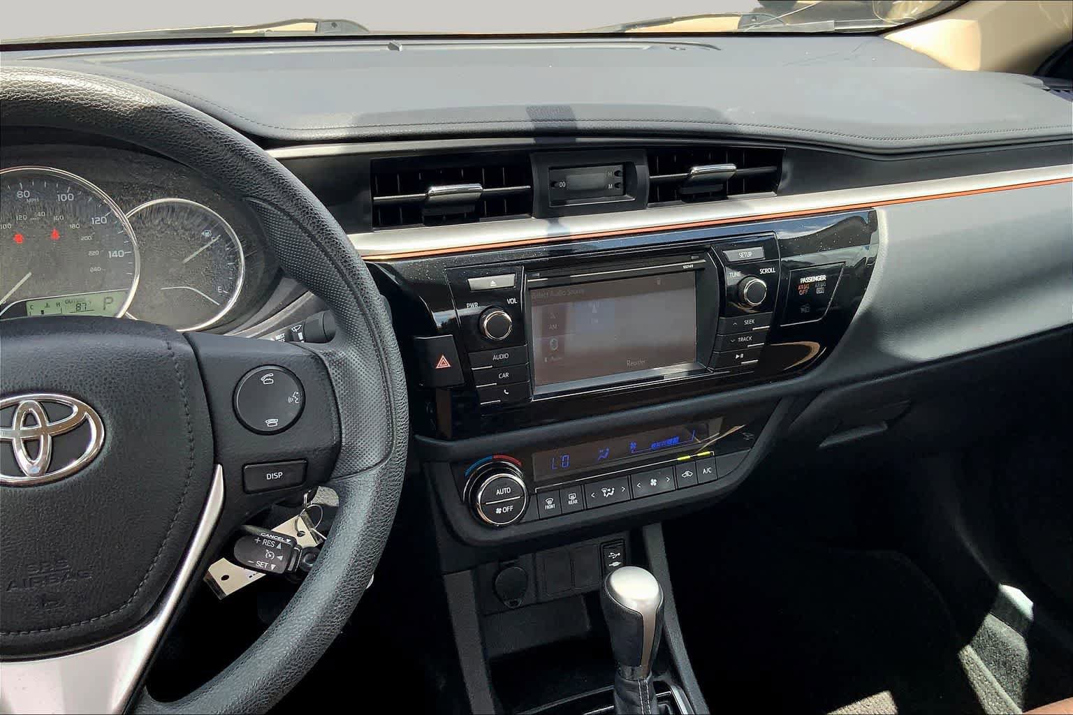 Used 2015 Toyota Corolla LE FWD image 6