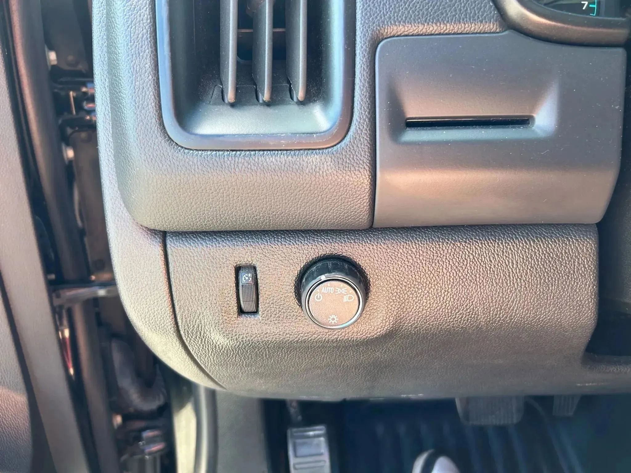 Used 2022 Chevrolet Colorado LT w/ Fleet Safety Package RWD image 13