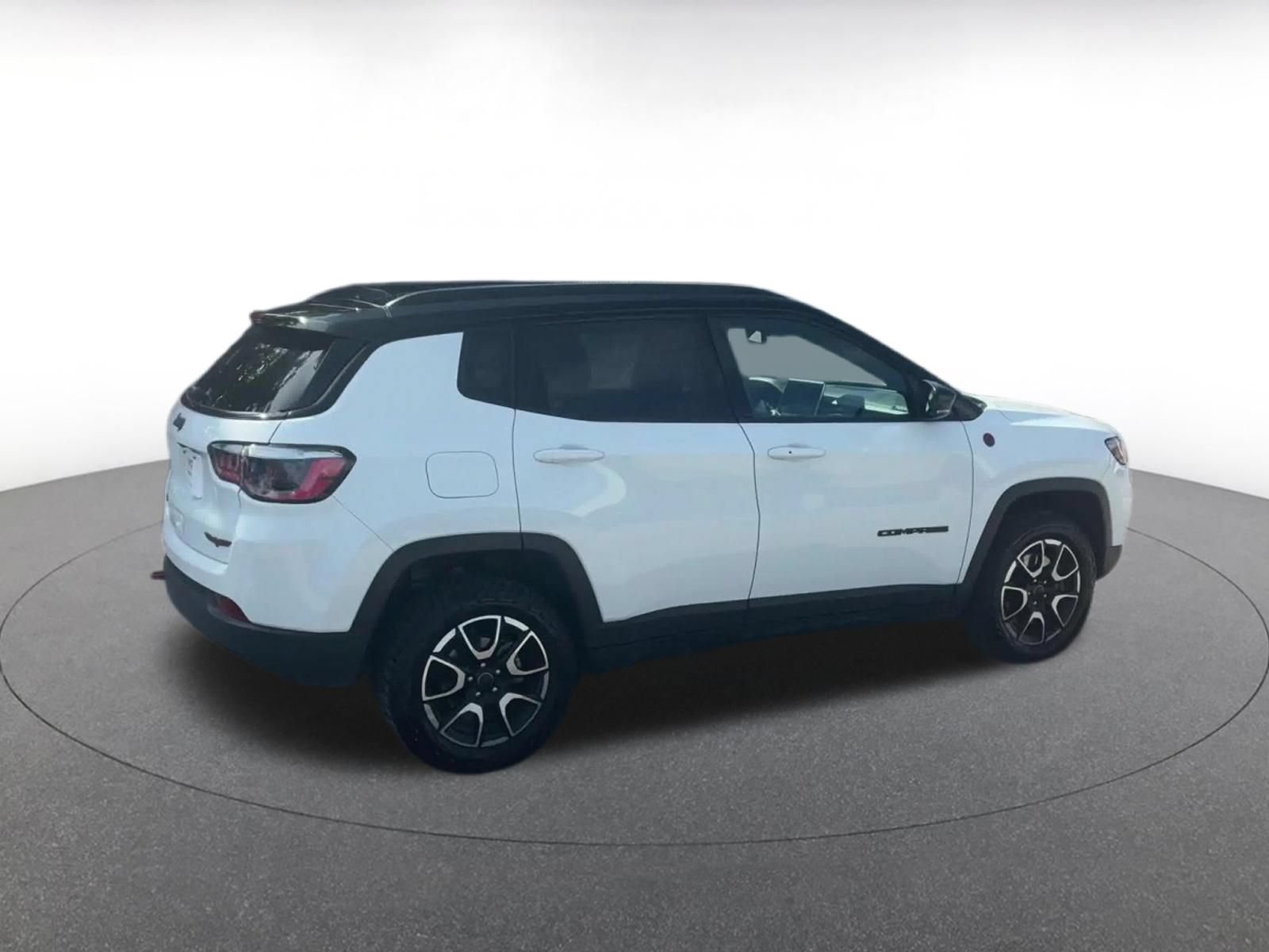 Used 2025 Jeep Compass Trailhawk AWD/4WD image 15