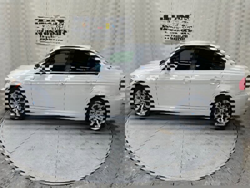 Used 2011 BMW 328i Sedan image 1