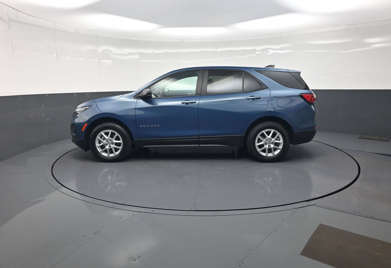 Used 2024 Chevrolet Equinox LS w/ LS Convenience Package AWD/4WD image 6