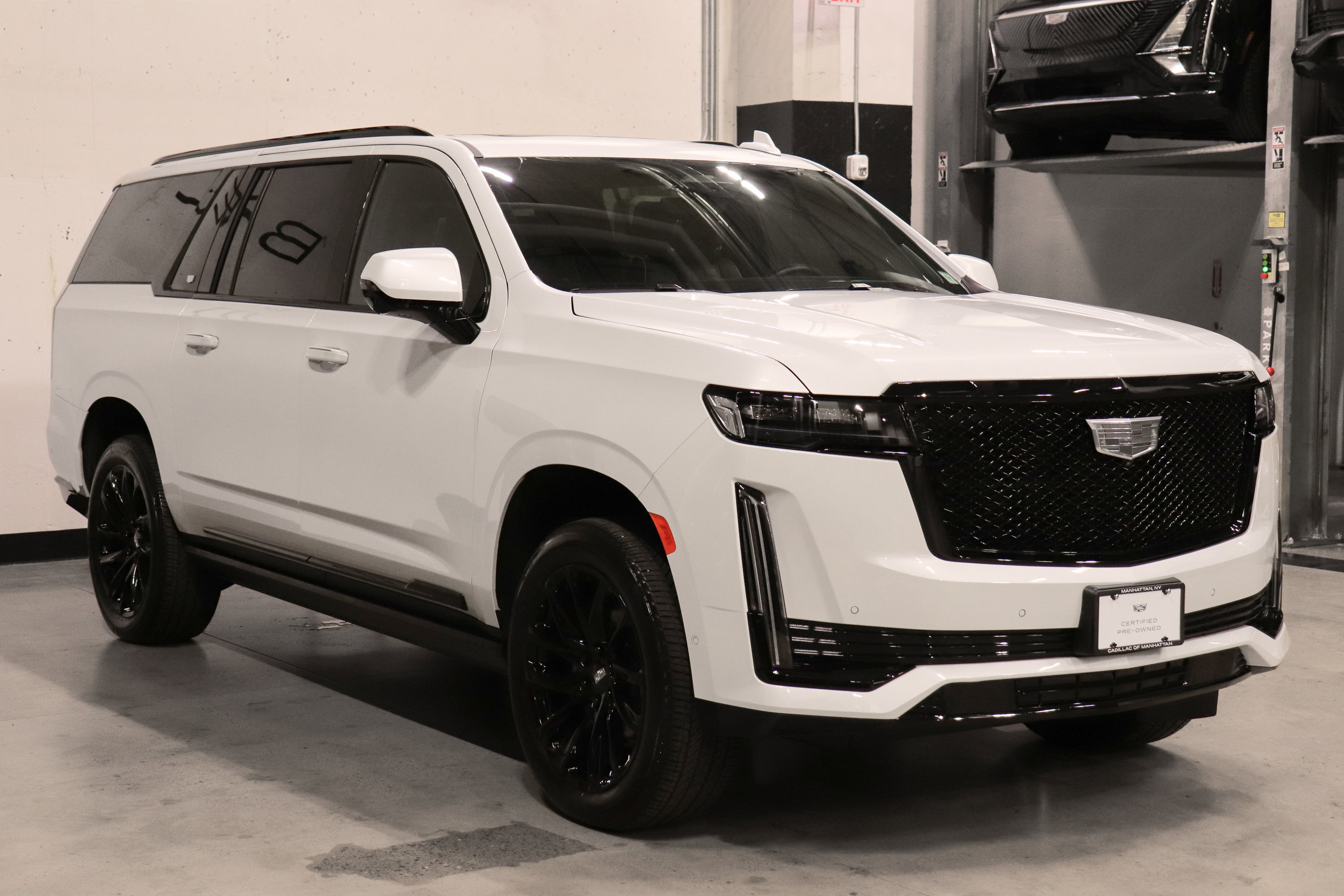 Used 2023 Cadillac Escalade ESV Sport Platinum w/ LPO, ONYX Package image 7