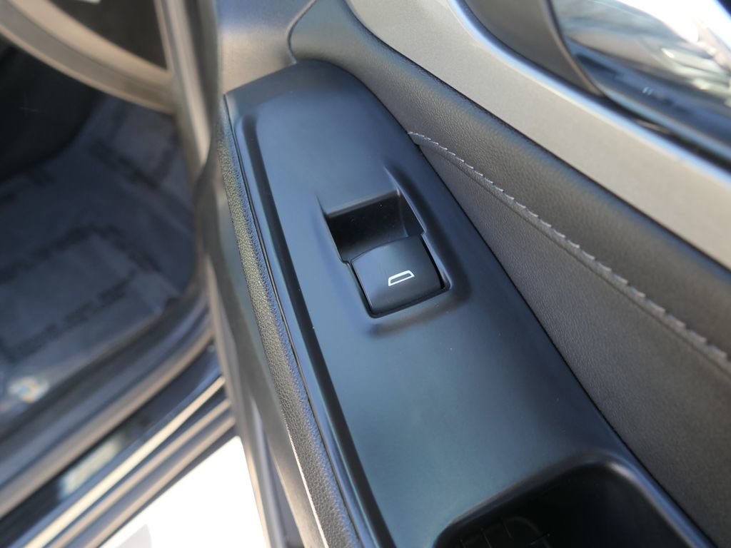 Used 2023 Chevrolet Traverse LT image 23