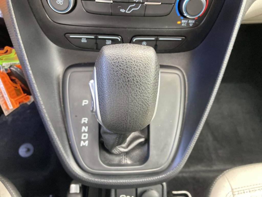 Used 2023 Ford Transit Connect XLT image 24