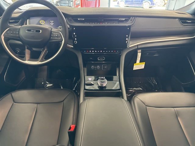 New 2026 Jeep Grand Cherokee Limited w/ Limited Altitude Package AWD/4WD image 31