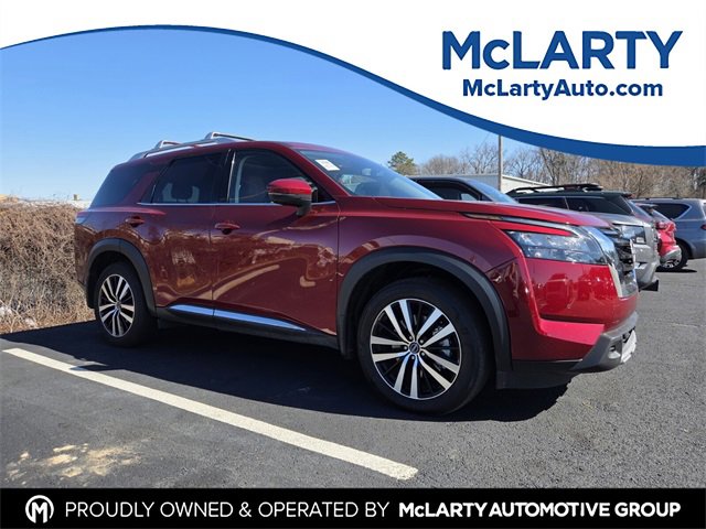 Used 2025 Nissan Pathfinder Platinum w/ Cargo Package
