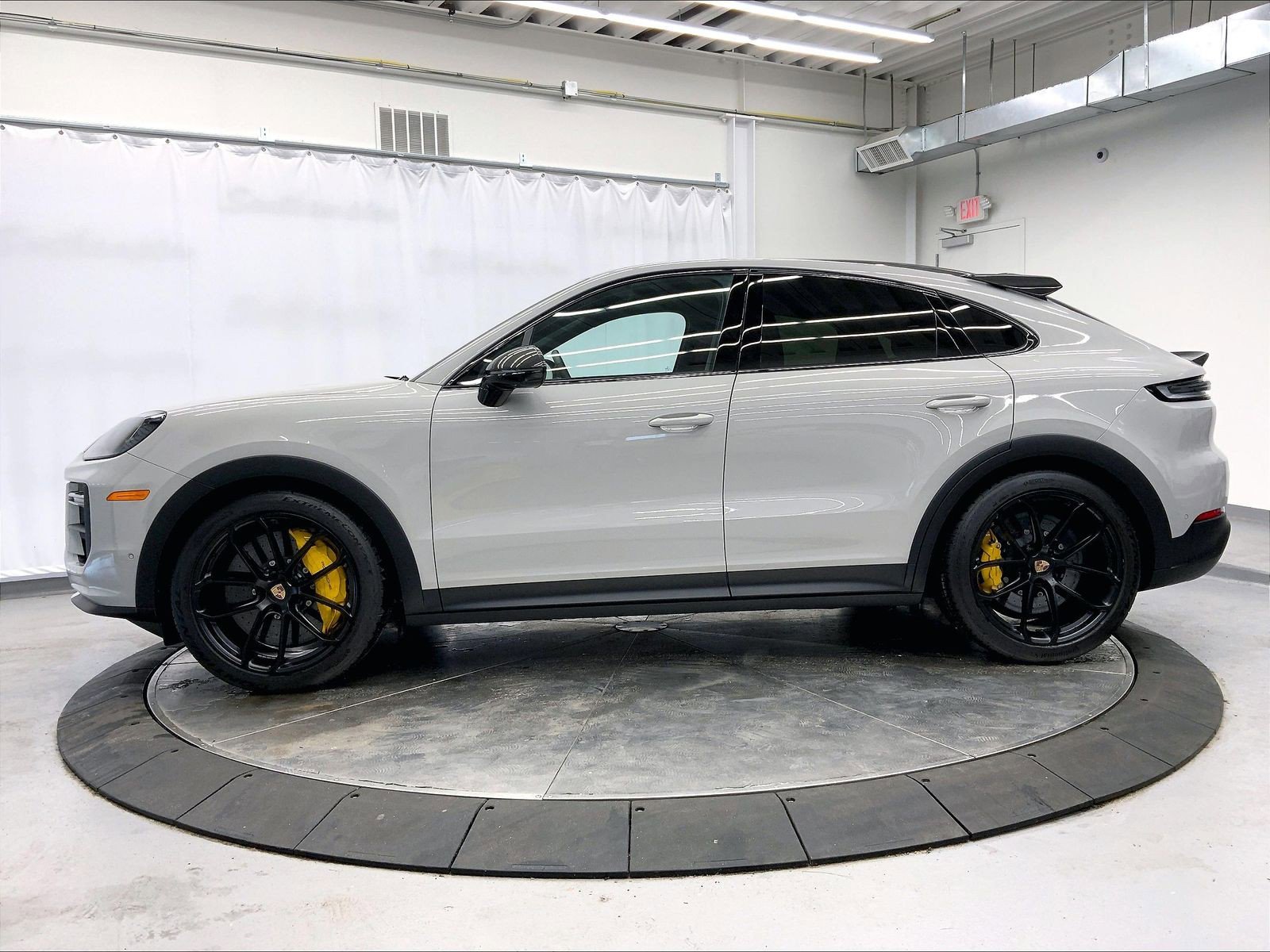 Used 2026 Porsche Cayenne Turbo GT AWD/4WD image 2