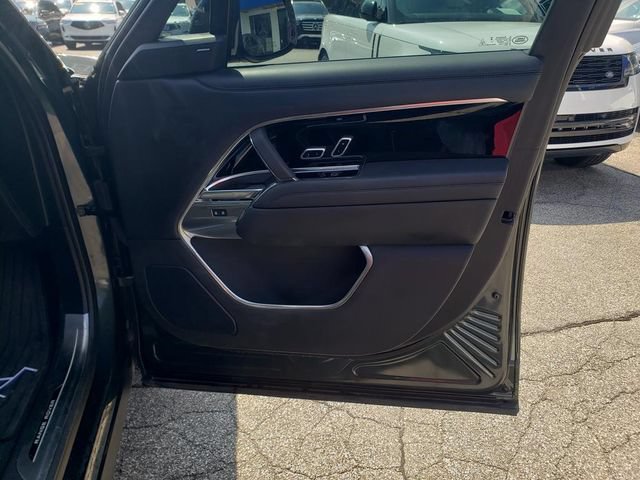 Used 2025 Land Rover Range Rover SE AWD/4WD image 22