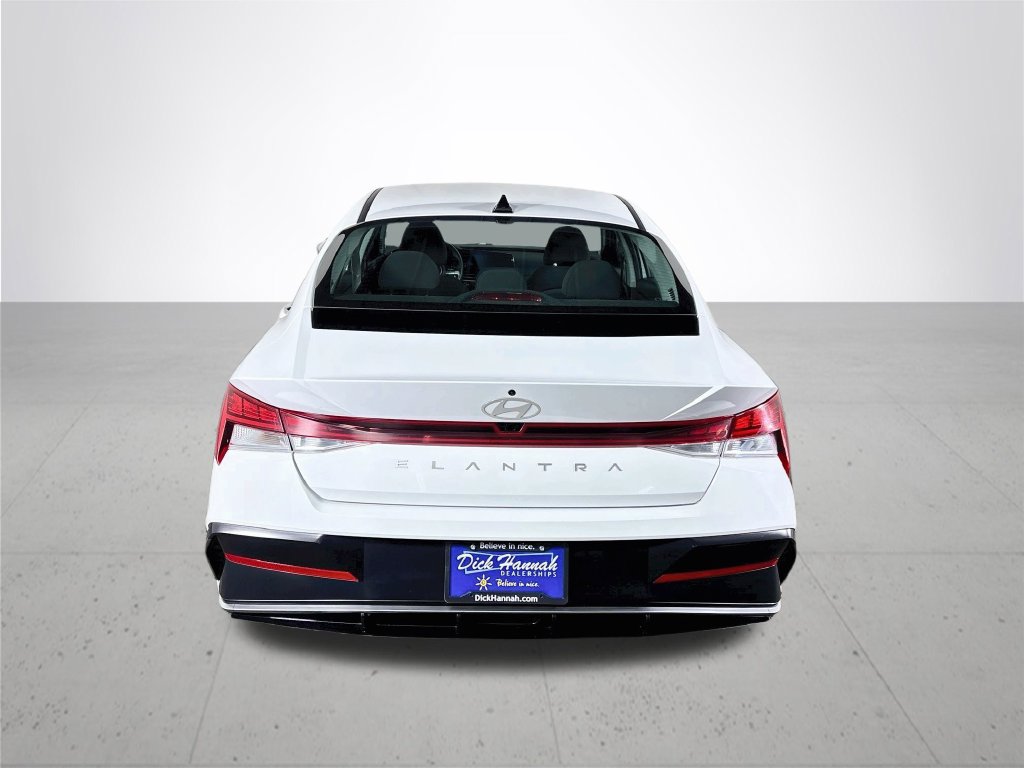 Used 2025 Hyundai Elantra SEL FWD image 7