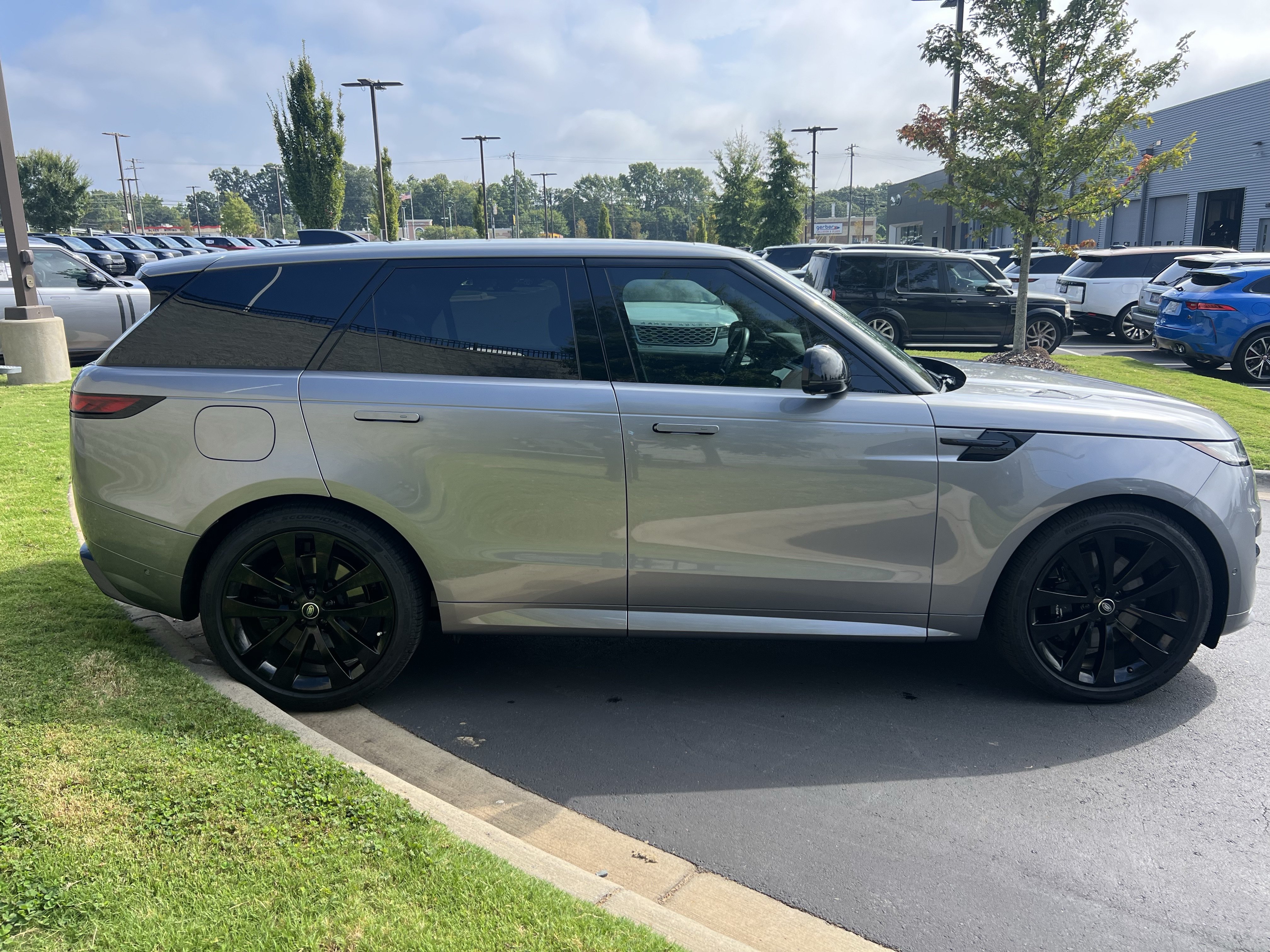 Certified 2025 Land Rover Range Rover Sport Dynamic SE AWD/4WD image 8