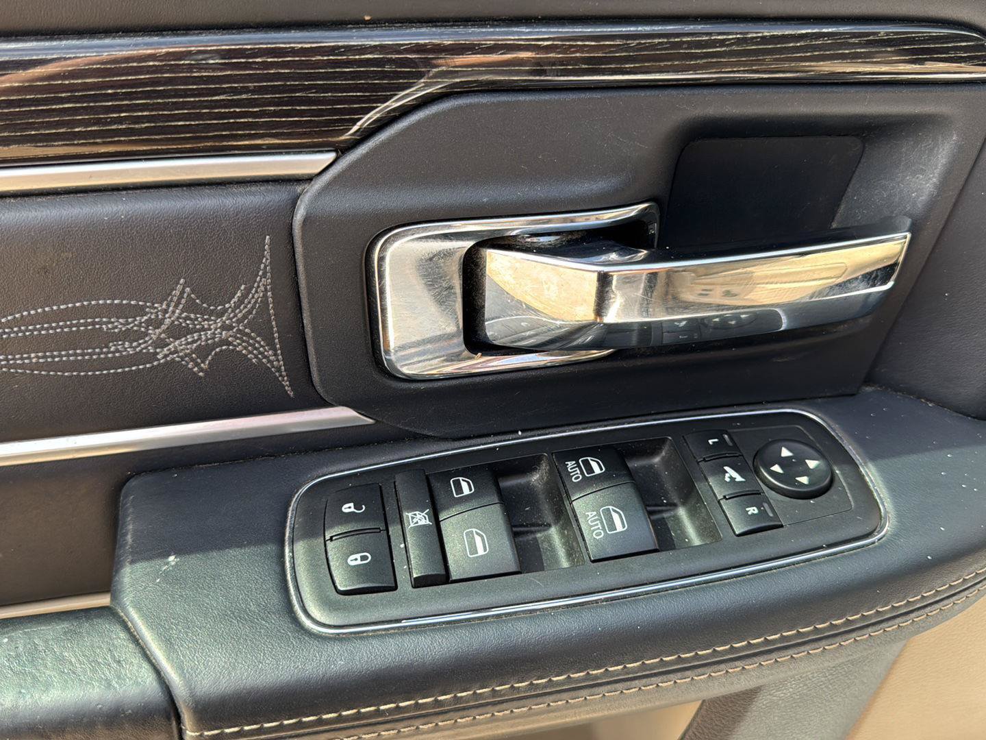 Used 2018 RAM 2500 Limited AWD/4WD image 12