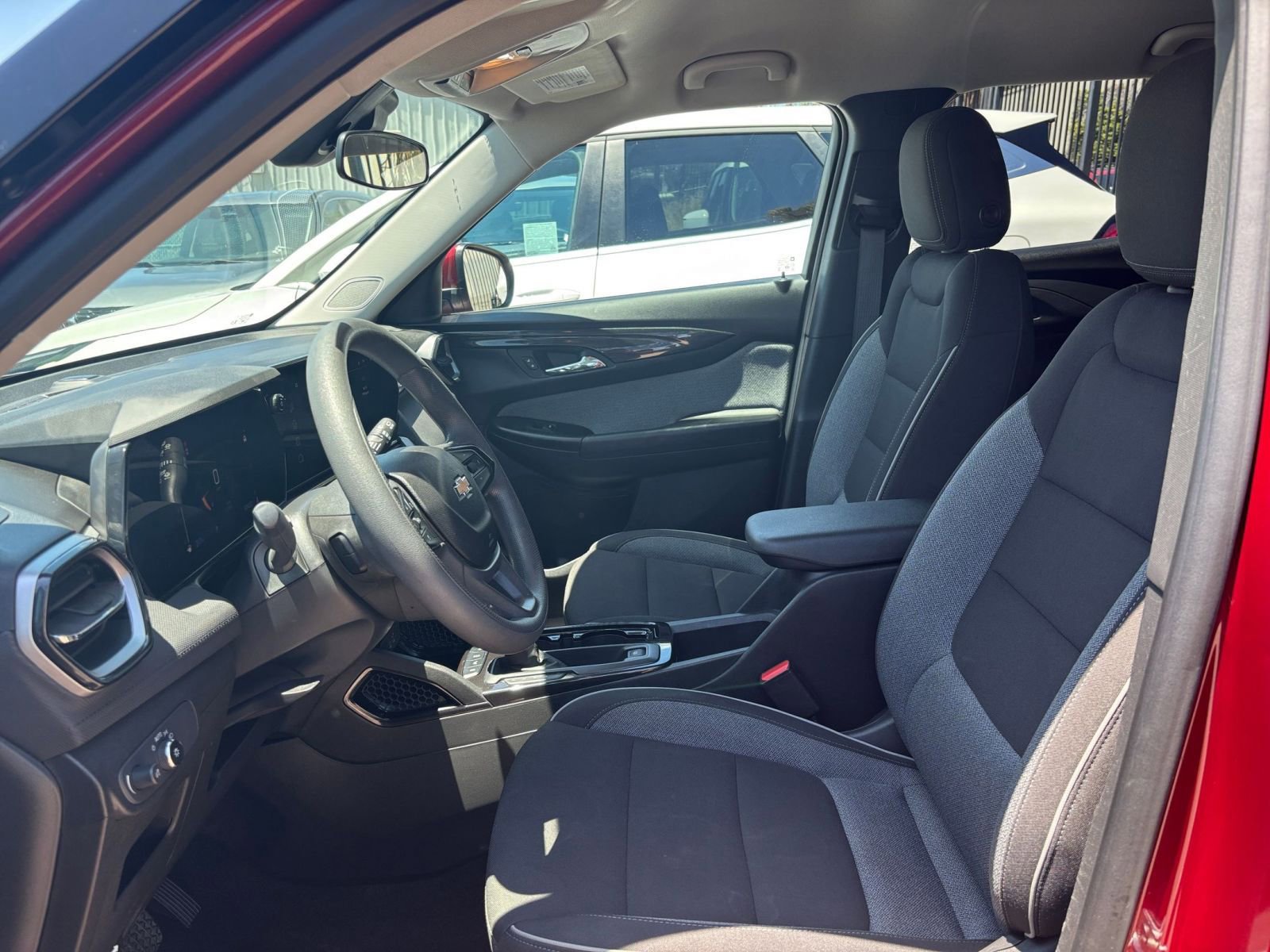 Used 2025 Chevrolet TrailBlazer LT FWD image 25