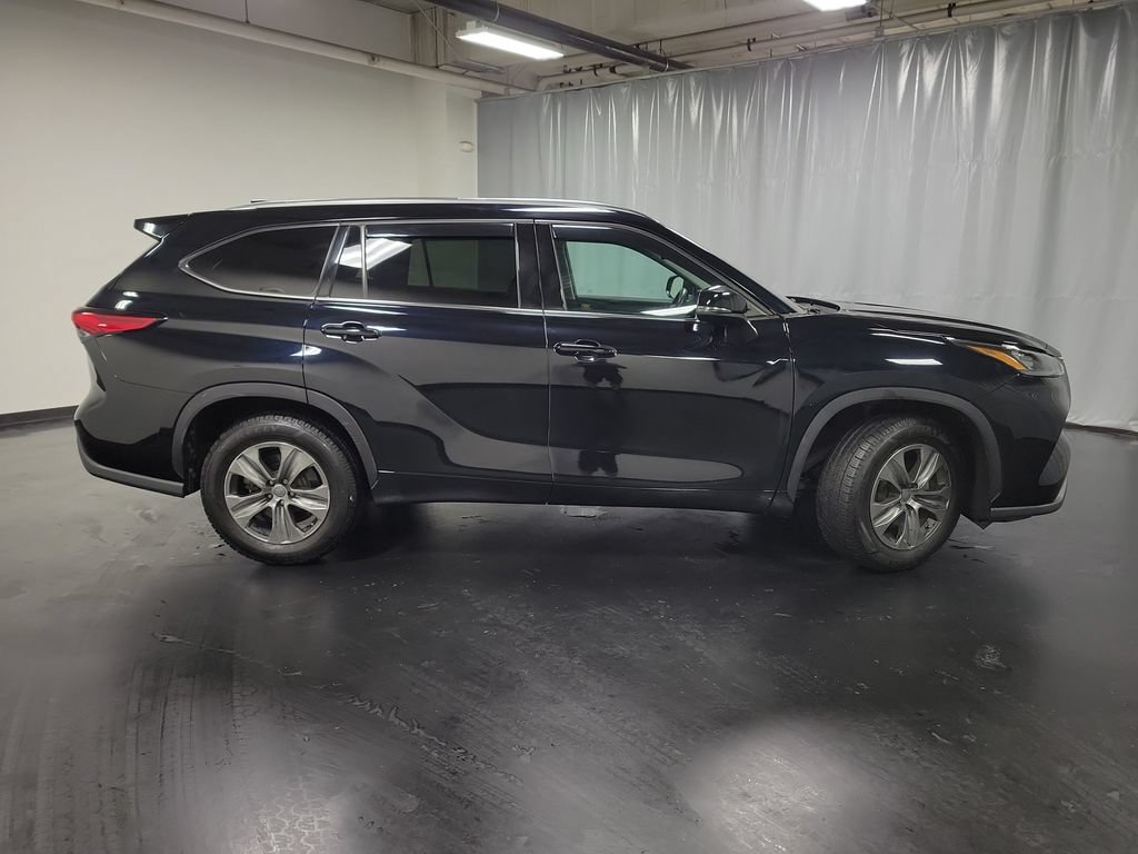 Used 2020 Toyota Highlander XLE FWD image 9