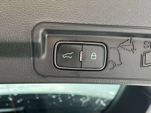 Used 2023 Ford Explorer XLT w/ Equipment Group 202A AWD/4WD image 21