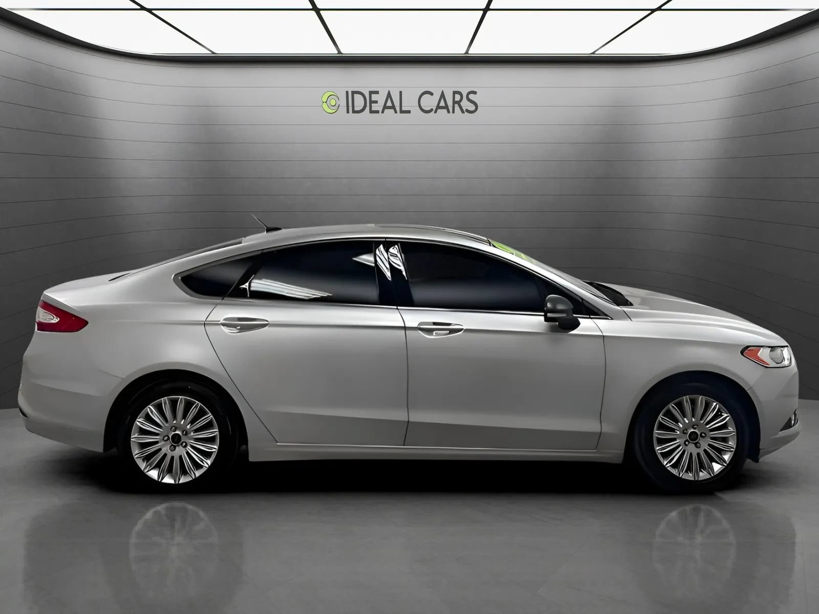 Used 2013 Ford Fusion Energi SE w/ Driver Assist Pkg FWD image 4