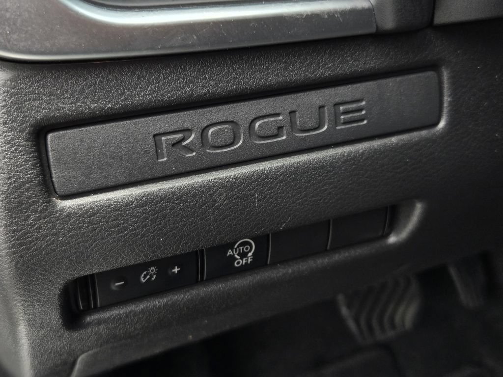 Used 2023 Nissan Rogue S FWD image 18