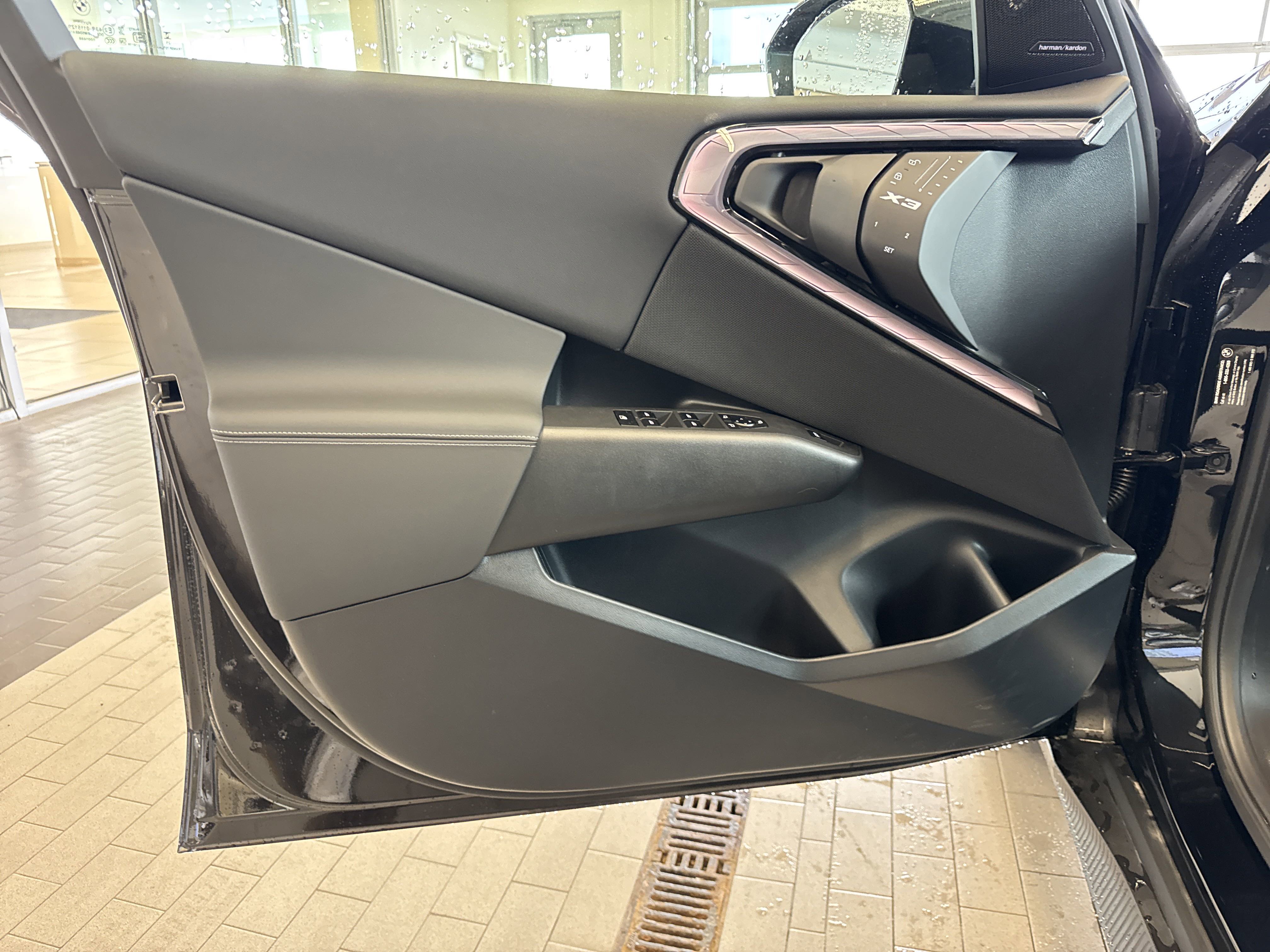 Used 2025 BMW X3 xDrive30i w/ Convenience Package image 15