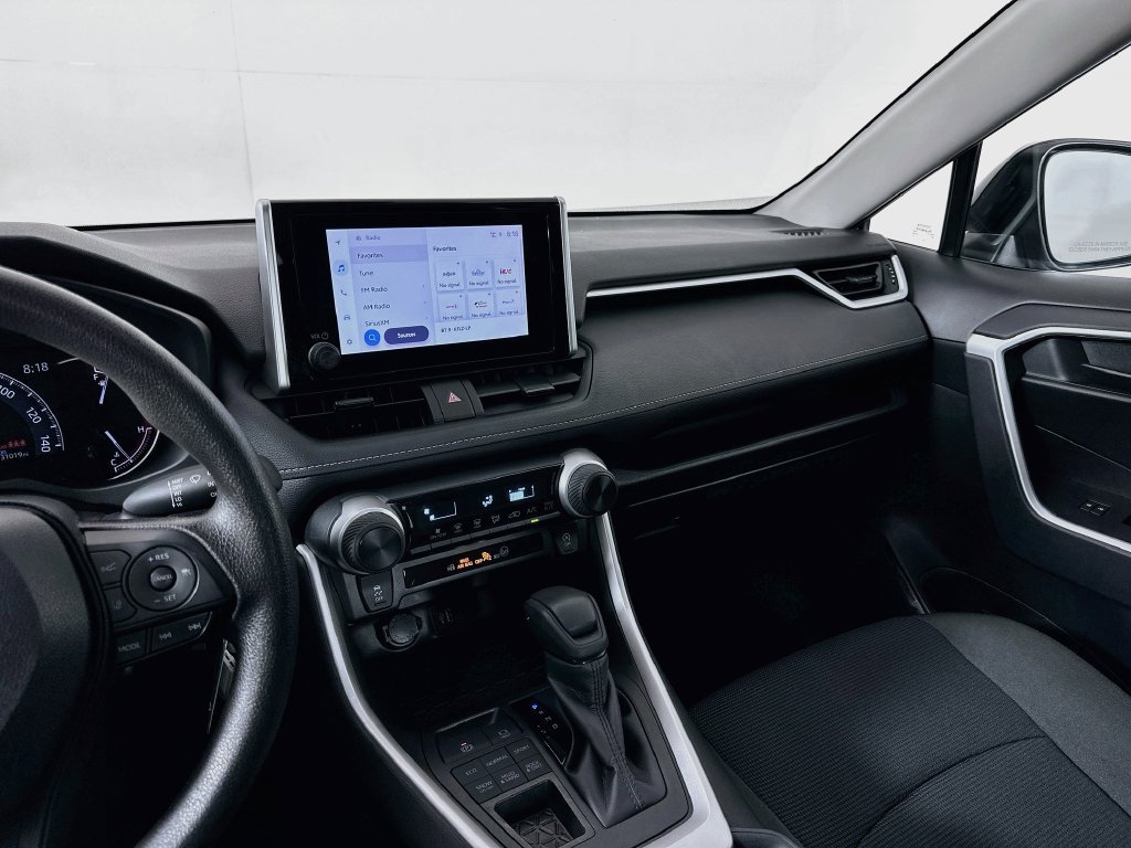 Used 2025 Toyota RAV4 LE AWD/4WD image 22