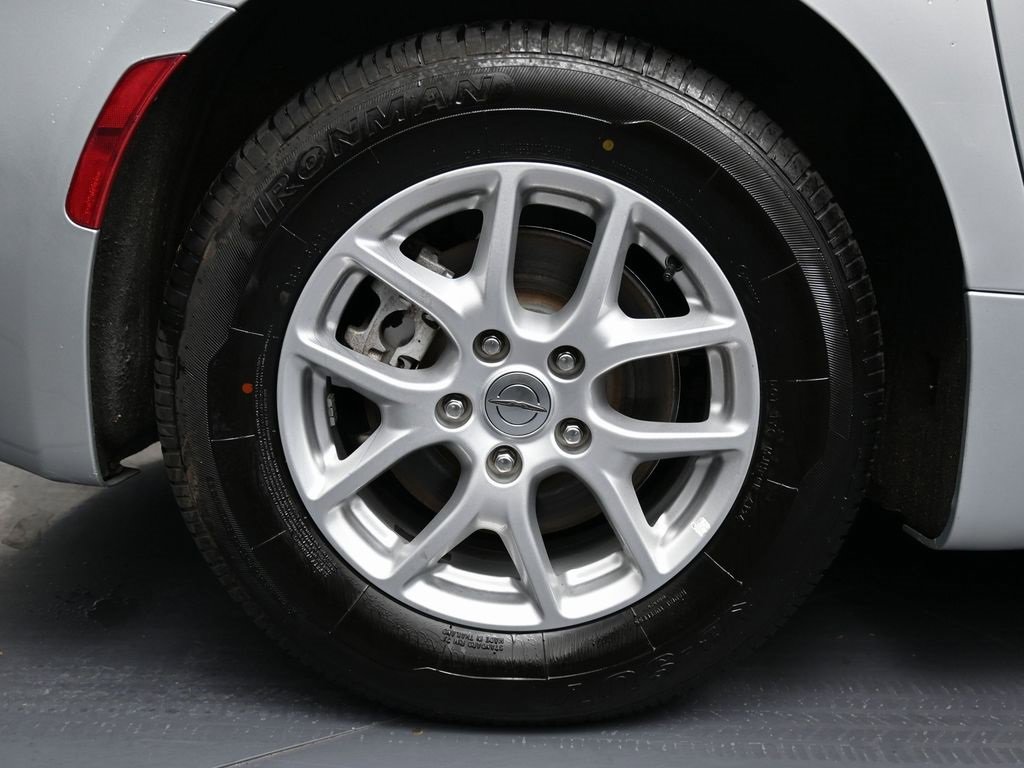 Used 2023 Chrysler Voyager LX image 13